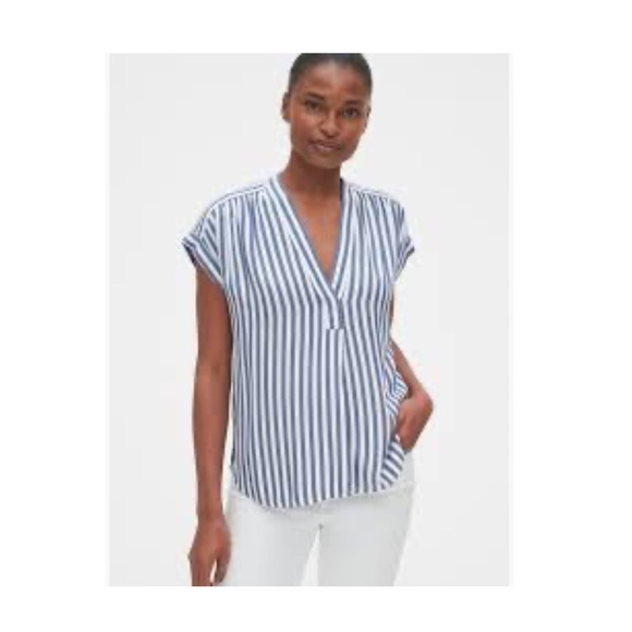 GAP Roll-Cuff Popover Top Size Small - Picture 3 of 4